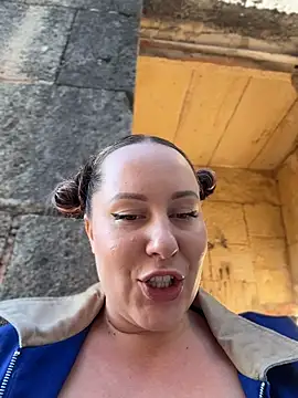 Chat +18 de Mona_Plus ao vivo