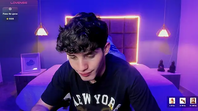 AlejooTwink Adlı Modelin Canlı XXX Sohbeti