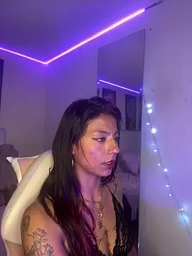 צ'אט XXX בשידור חי של SamathaMay