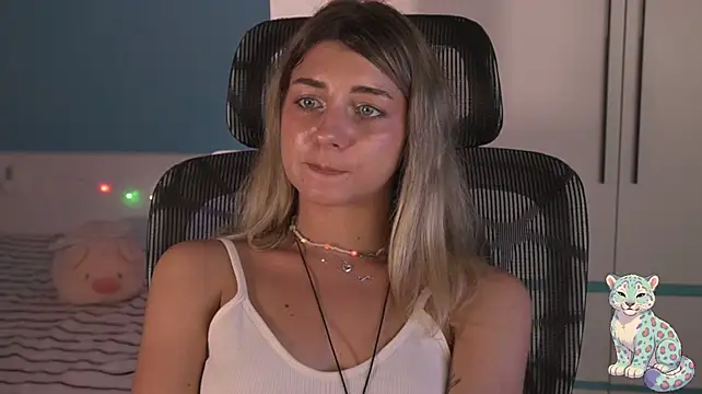 MilaMilkEyes' Live XXX Chat