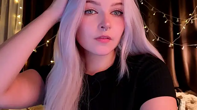 ShyniAlice Chat XXX in diretta