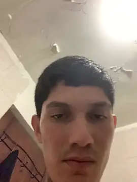 omarjr009: διαδικτυακό σόου στην κάμερα