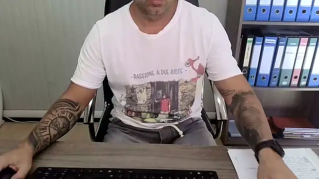 Evasionee live XXX chat