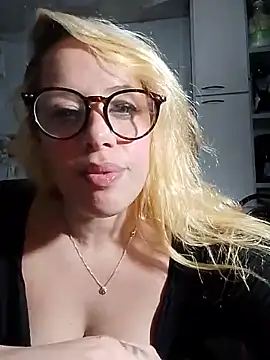 Lilith_Loira Adlı Modelin Canlı XXX Sohbeti