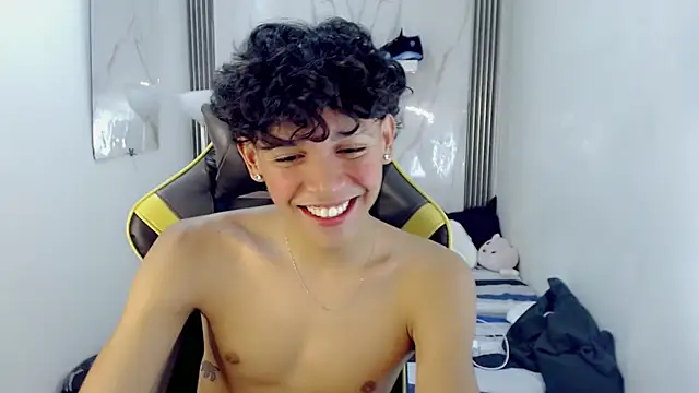 Chat XXX en directo de FUNNY_DICK_