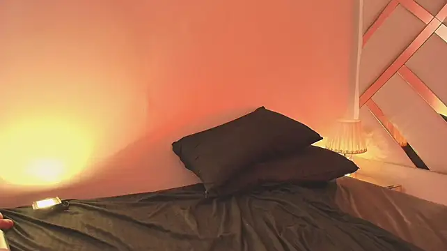 Mia_Pembroke_ Show in webcam