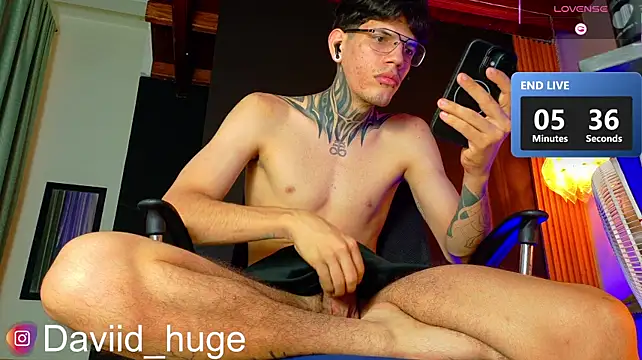 Chat +18 de david_huge ao vivo