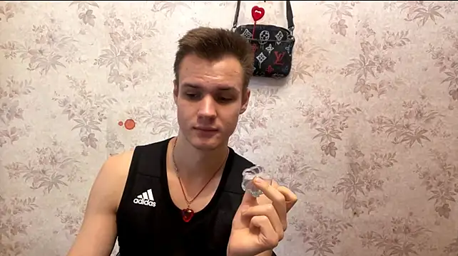 XXX chat uživo modela BigBabyMax