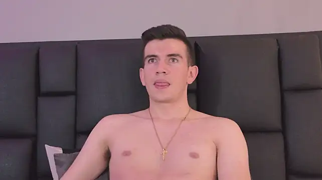 MikaelSlow's Live XXX Chat