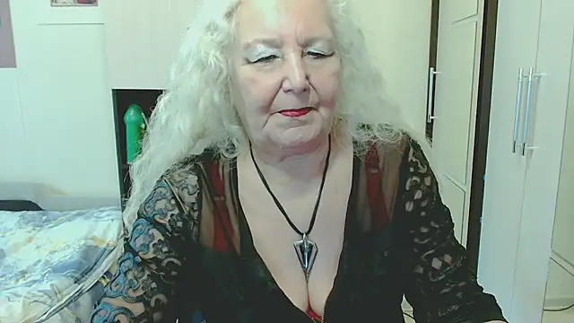 GrannyAlisa Chat XXX in diretta