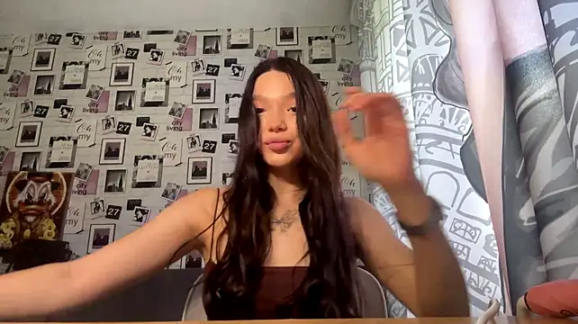 Chat +18 de YaelKonwinski ao vivo