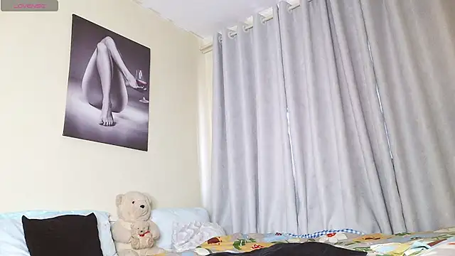 צ'אט XXX בשידור חי של Fluffy_Pillows