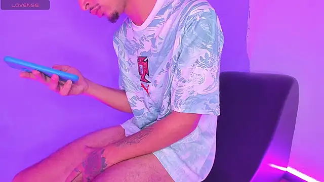 WhyNotDestroy Chat XXX live