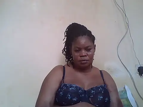 ANALQUEEN4 Adlı Modelin Canlı XXX Sohbeti