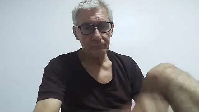 BIGUNCUTHARDCOCK élő XXX-chatje