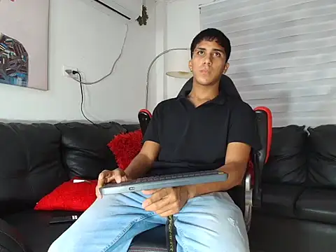 Adonixxx_capizzi22_ Adlı Modelin Canlı XXX Sohbeti