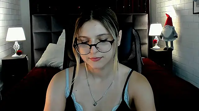 LeslieBloom live XXX chat