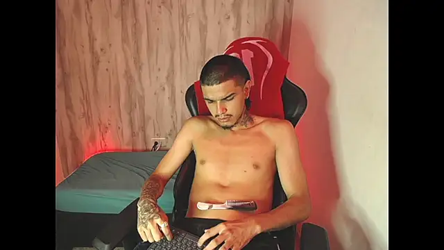 Chat XXX ao vivo de Tayson_Hot