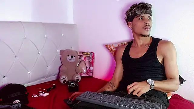 Angel_foxc13 élő XXX-chatje