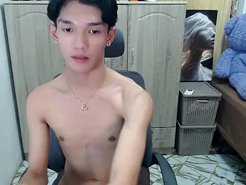 urasian_john18 Show Webcam