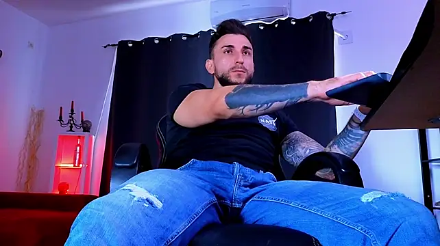 MightyAaron66 élő XXX-chatje