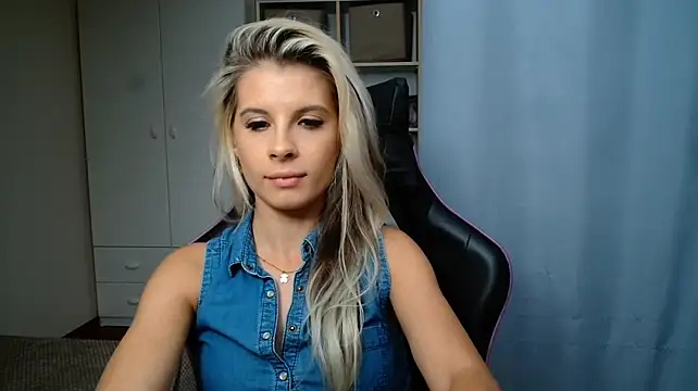 Chat +18 de KristineGlow ao vivo