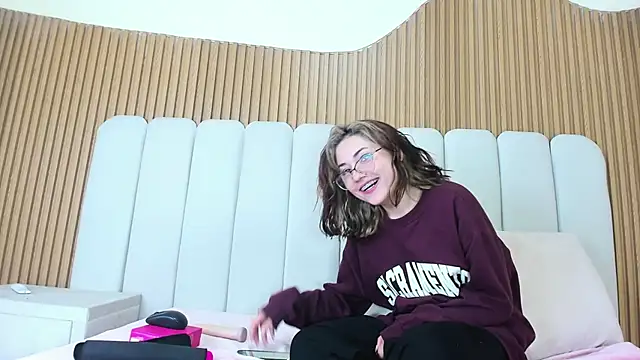 Eve_auraa69 Adlı Modelin Canlı XXX Sohbeti