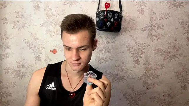 XXX chat uživo modela BigBabyMax