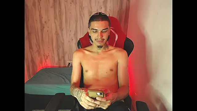 Chat +18 de Tayson_Hot ao vivo