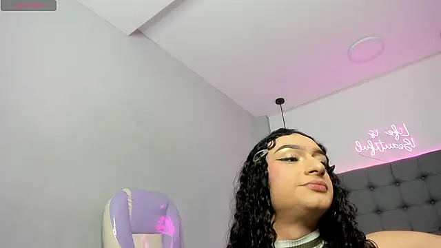 scarletcherry18's Live XXX Chat