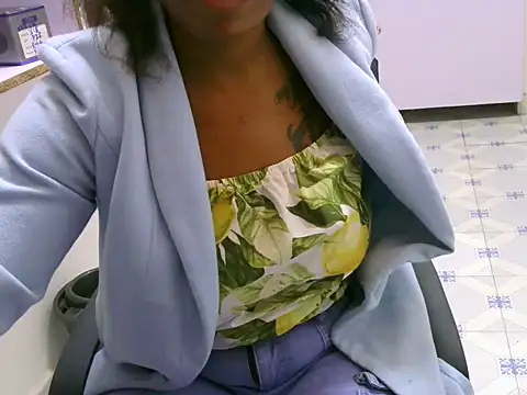 Bustycece Chat XXX live