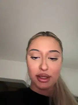 Kylie_One 现场XXX聊天