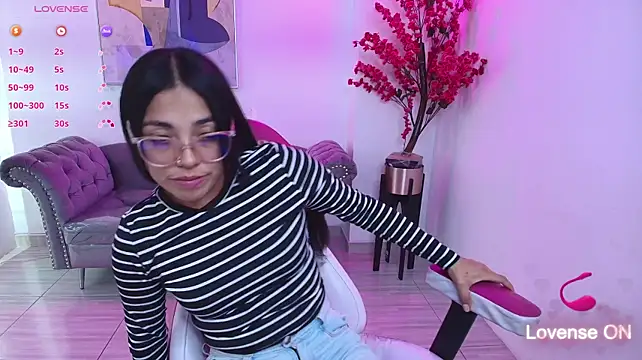 Sara_strawberry Chat XXX in diretta