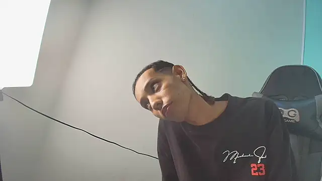 Drake_cum23 Live XXX-chat