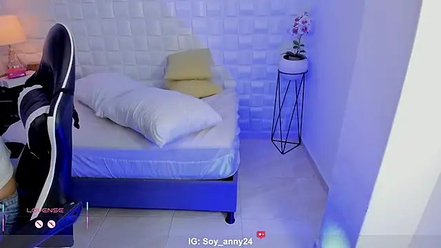 anny_rouse24 élő XXX-chatje