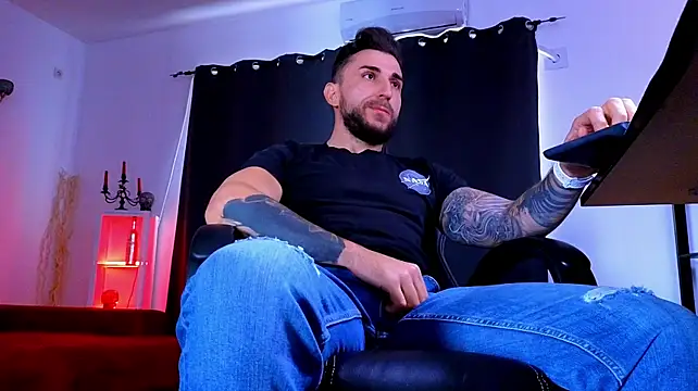 MightyAaron66 – Naživo XXX chat