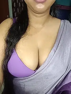 EeshaQueen élő XXX-chatje