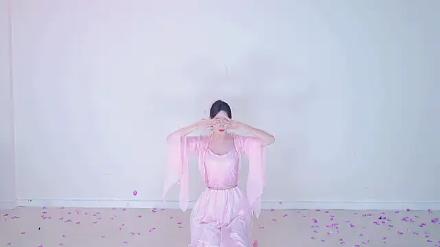 IVE-111's Live XXX Chat