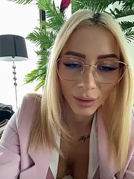 Chat +18 de AngieShae ao vivo