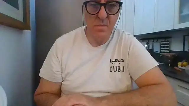 ANONIMO7735's Live XXX Chat