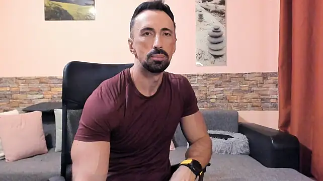 HotHunkTrainer's Live XXX Chat