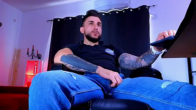 MightyAaron66 Adlı Modelin Canlı XXX Sohbeti