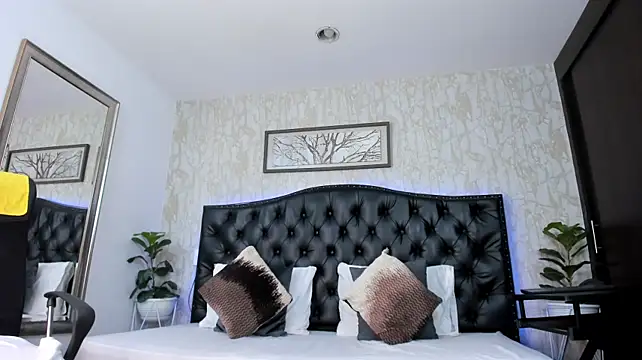 MattDevon Adlı Modelin Canlı XXX Sohbeti