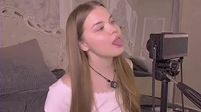ChloeWinks: онлайн-секс-чат
