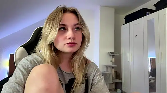 tutsicutie élő XXX-chatje