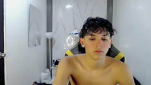 Chat XXX en directo de FUNNY_DICK_