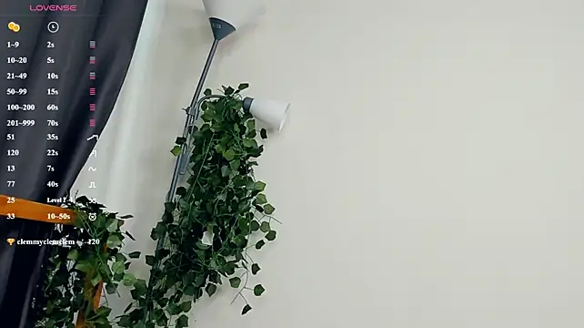 LunarLori live XXX chat