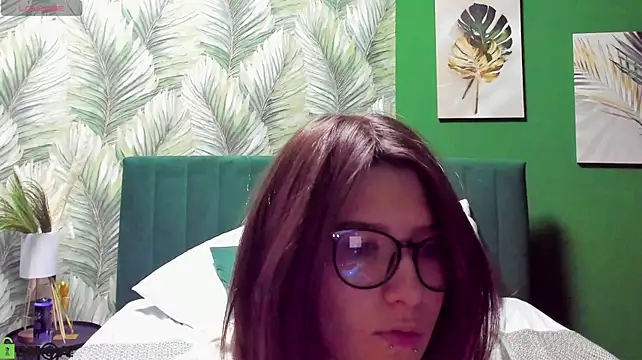 Eleanor_Lily live XXX chat