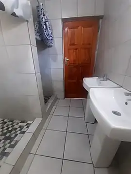 عرض كام Ngibatshiwe