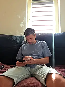 tomek84 即時 XXX 聊天